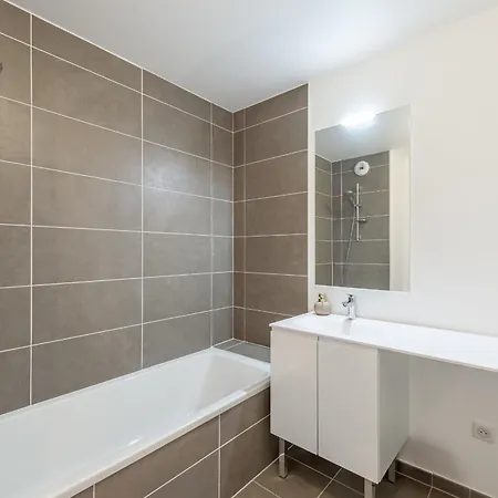 Confortable 3 Pieces De 70m Proche Et Vieille *